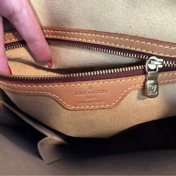 LOUIS VUITTON Looping GM Shoulder Tote Bag Monogram - Picture 11 of 14